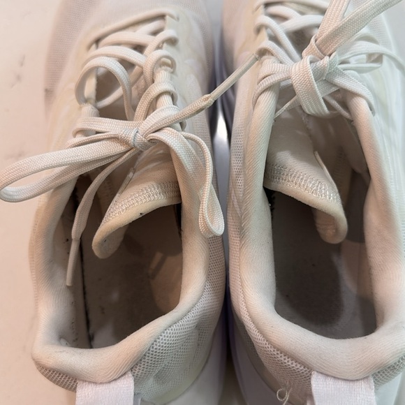 Nike Air Zoom Shoes.  White/cream in color. Size 6Y or women’s size: 7.5. - Picture 6 of 8